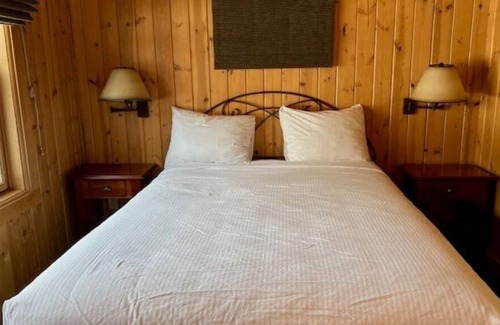 Winthrop Cottage | Sun Mountain Lodge -Beautiful Grand Suite Cabin on Patterson Lake