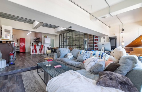 Historic Core Apartment | Sun-Soaked Urban-Chic Retreat in DTLA