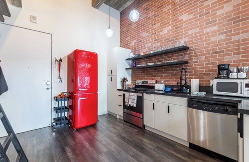 Historic Core Apartment | Sun-Soaked Urban-Chic Retreat in DTLA