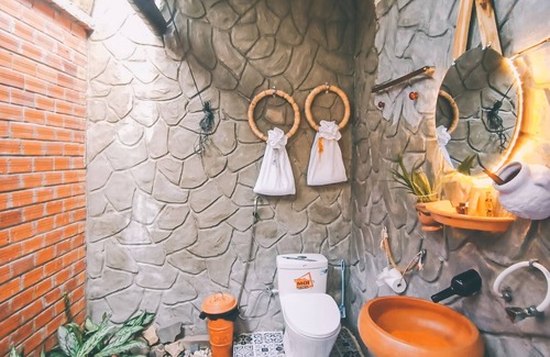 Long Ho Cabin | Sun-soaked | Vegetarian-Friendly | Breakfast Included