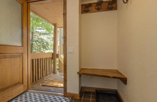 Elkhorn Village House | Sun Valley Condo on the Green with Dollar Views