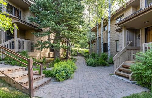 Elkhorn Village House | Sun Valley Condo on the Green with Dollar Views