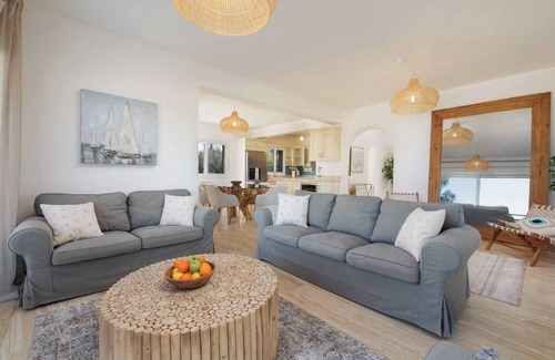 Molos Villa | SunBreeze-Beachfront Luxury Villa 5 Bed/4 bath- Sleeps 10