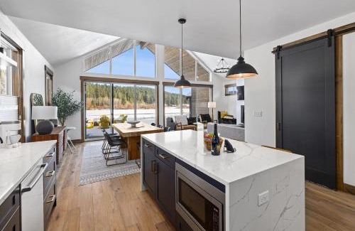 Roslyn House | Suncadia Resort Luxury Home Next To Nelson Farm