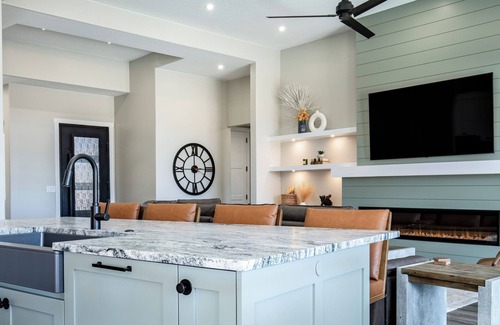 Washington House | SunChaser 2 Bed 2 bath Dog Friendly Private Home, Hot Tub, EV Charger