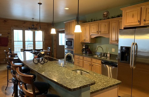 Stahlstown House | SUNDANCE, 6 Bedroom Family Friendly Mountain Retreat, Close to Ski Resorts