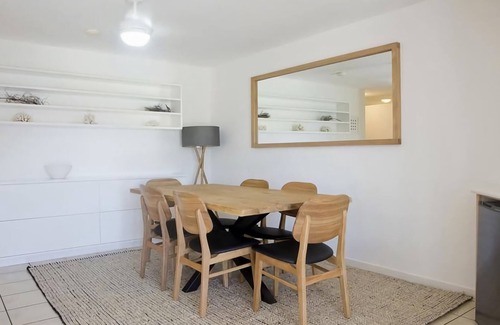 Noosa Heads Apartment | Sundown Lodge 1 - Near Hastings St & the beach