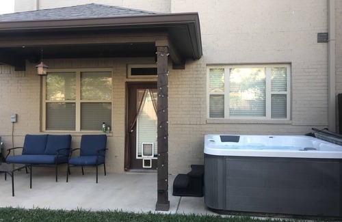 Fort Worth Condo | Sunflower Casa with Hot tub