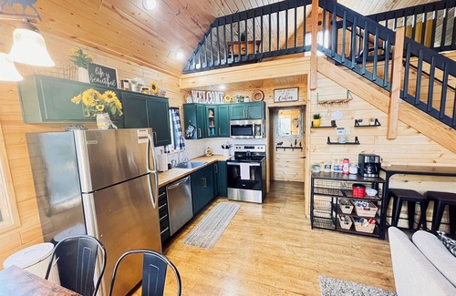 Heber Cabin | Sunflower - Pet Friendly Escape to Rim Country
