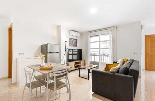 La Goleta Apartment | Sunlit apartment "Casa Bonita" with free parking