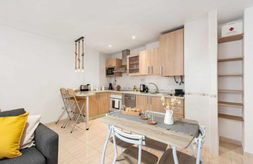 La Goleta Apartment | Sunlit apartment "Casa Bonita" with free parking