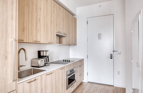 Clinton Hill Apartment | Sunlit Clinton Hill 1BR w/W/D, Gym & Pool, nr BAM, by Blueground