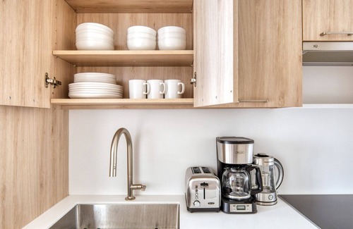 Clinton Hill Apartment | Sunlit Clinton Hill 1BR w/W/D, Gym & Pool, nr BAM, by Blueground