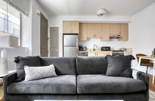 Palms Apartment | Sunlit Culver City 1BR w/Gym & Roof Lounge, Walkable Area, by Blueground