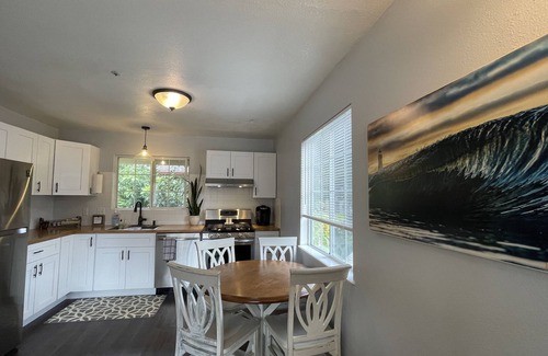 Beach Hill - Beach Flats House | Sunlit Surf Guest House - Downtown -2bd/1ba
