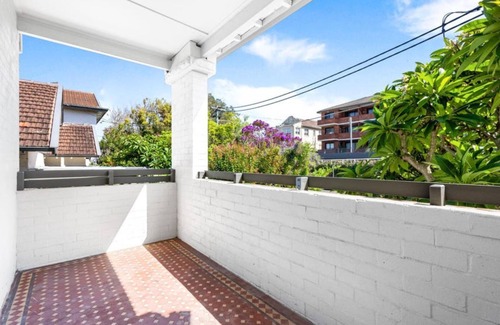 Tamarama Apartment | Sunny 1-Bedroom Apartment in Tamarama