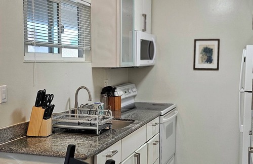 South Berkeley Condo | Sunny 2 Bedrooms Apartment one mile from UCB