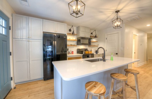 Cooper-Young Historic District House | Sunny 2bd, 2ba house in Memphis