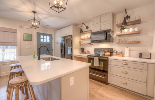 Cooper-Young Historic District House | Sunny 2bd, 2ba house in Memphis