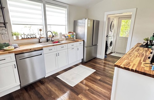 Sanford House | Sunny 5-bedroom Family Central Florida Getaway - AC, WiFi & Private Garden