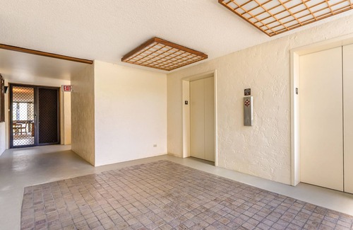 Hawaii Kai Condo | Sunny, 9th-floor condo with 3 pools, water slide, hot tub, putting green, saunas