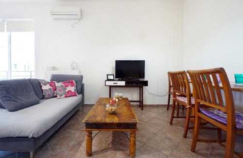 Makrys Tichos Apartment | Sunny Apartment