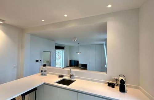 Antwerp Apartment | Sunny apartment @theater area