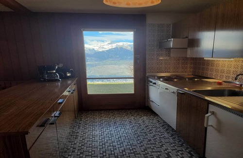 Veysonnaz Apartment | Sunny apartment with outdoor dinning