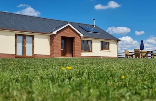 Llangynog Cottage | Sunny Bank, Countryside accessible cottage with hot tub and grassy lawn area