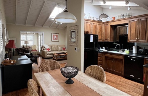 Balboa Island Cottage | Sunny Balboa Island Cottage: Summer Weeks + ”WINTER” Months 35%-50% OFF