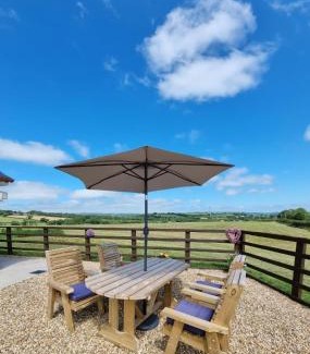 Llangynog House | Sunny Bank- Countryside Escape with Private Hot Tub and countryside views