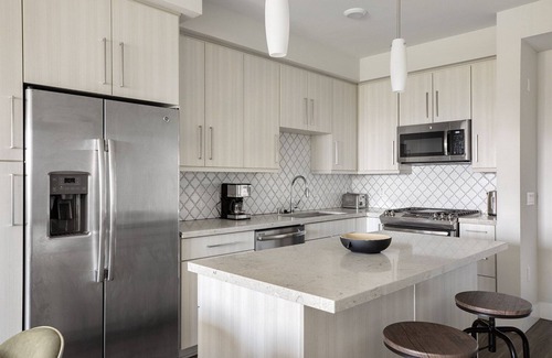 Carmel Valley Apartment | Sunny Carmel Valley 2BR w/Gym, BBQ, & W/D, nr Dining, by Blueground