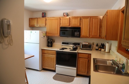 Intervale Condo | Sunny Condo w/Outlet Shops, Expansive Mountain, Valley Views Near North Conway