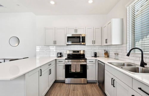 Casa Grande House | Sunny Contemporary Home with Pool BBQ