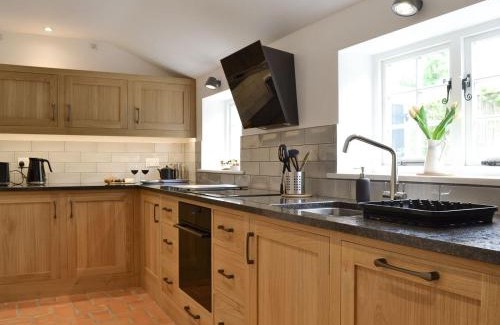 Welburn House | Sunny Cottage