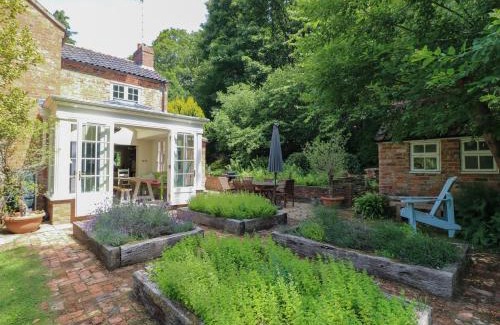 Welby House | Sunny Cottage