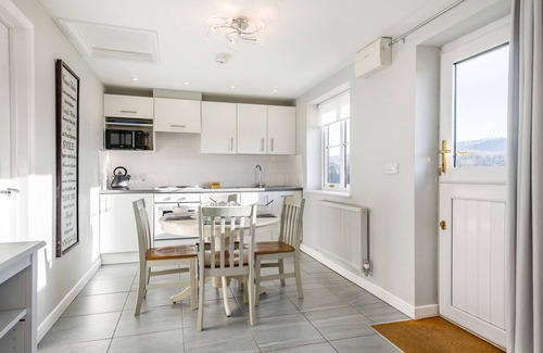 Llanfihangel Tal-y-llyn Cottage | SUNNY COTTAGE, pet friendly, character holiday cottage in Brecon