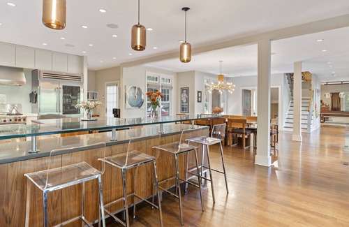 Newtown House | Sunny Days w/Lakeview, seasonal Pool, Hot Tub, close to dining, shopping, town