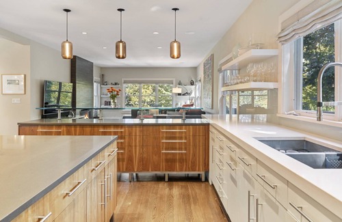 Newtown House | Sunny Days w/Lakeview, seasonal Pool, Hot Tub, close to dining, shopping, town