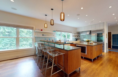 Newtown House | Sunny Days w/Lakeview, seasonal Pool, Hot Tub, close to dining, shopping, town