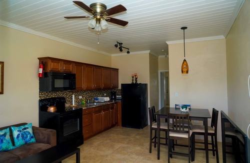 Spanish Wells Apartment | Sunny Daze, 1 bed 1 bath with beach access