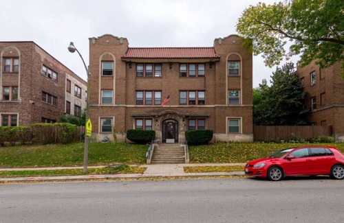 Milwaukee Apartment | Sunny East Side Vintage Studio Apartment