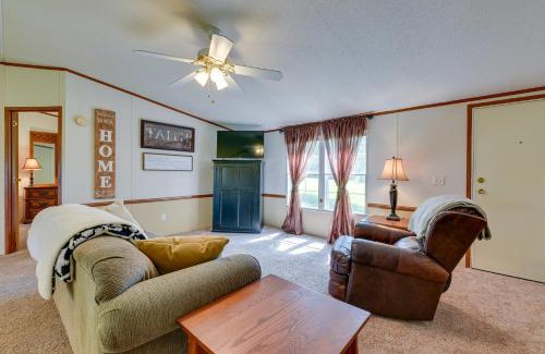 Washington County House | Sunny Florida Escape with Screened-In Patio and Grill!