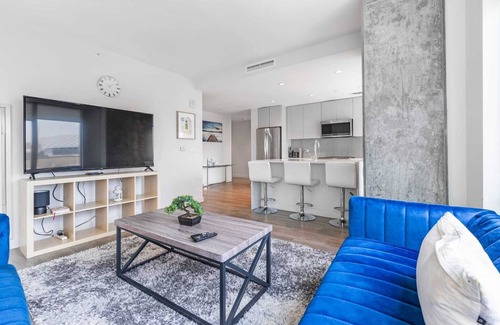 Fenway–Kenmore Apartment | Sunny Gorgeous 2bed 2bath Apt middle of Fenway