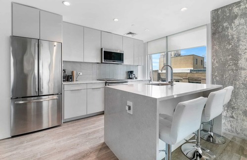 Fenway–Kenmore Apartment | Sunny Gorgeous 2bed 2bath Apt middle of Fenway