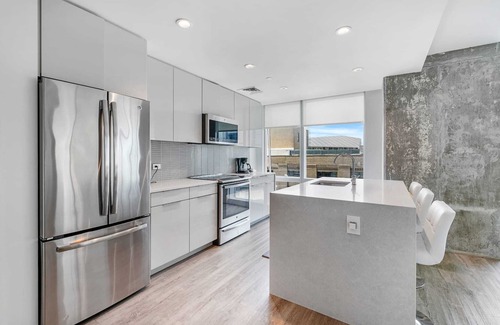 Fenway–Kenmore Apartment | Sunny Gorgeous 2bed 2bath Apt middle of Fenway