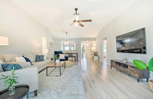 Winifred House | Sunny Home with Golf Cart in The Villages!