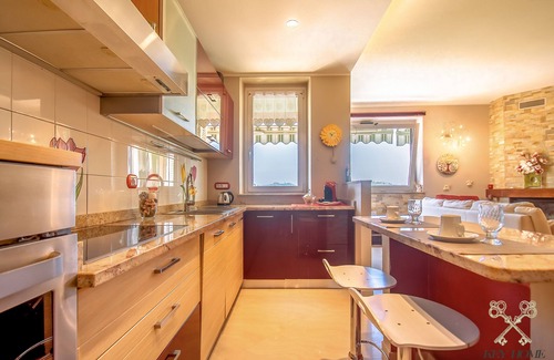 Diano d'Alba Apartment | Sunny House elegant house with terrace