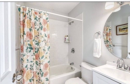 Sound Beach Apartment | Sunny, Immaculate 3 Bedroom Apartment in Sound Beach sleeps 7