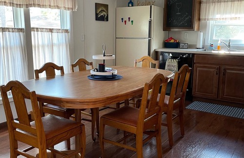 New Lisbon Cottage | Sunny Lane Cottage - Walk to Castle Rock Lake!
